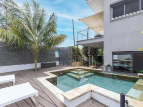 Dutchies Delight 14a Christmas Bush Ave SPARKLING POOL WITH WATER VIEWS AND WIFI